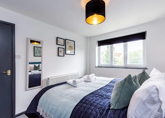 Parking Netflix Tv Sleeps 4 Close To Qmc